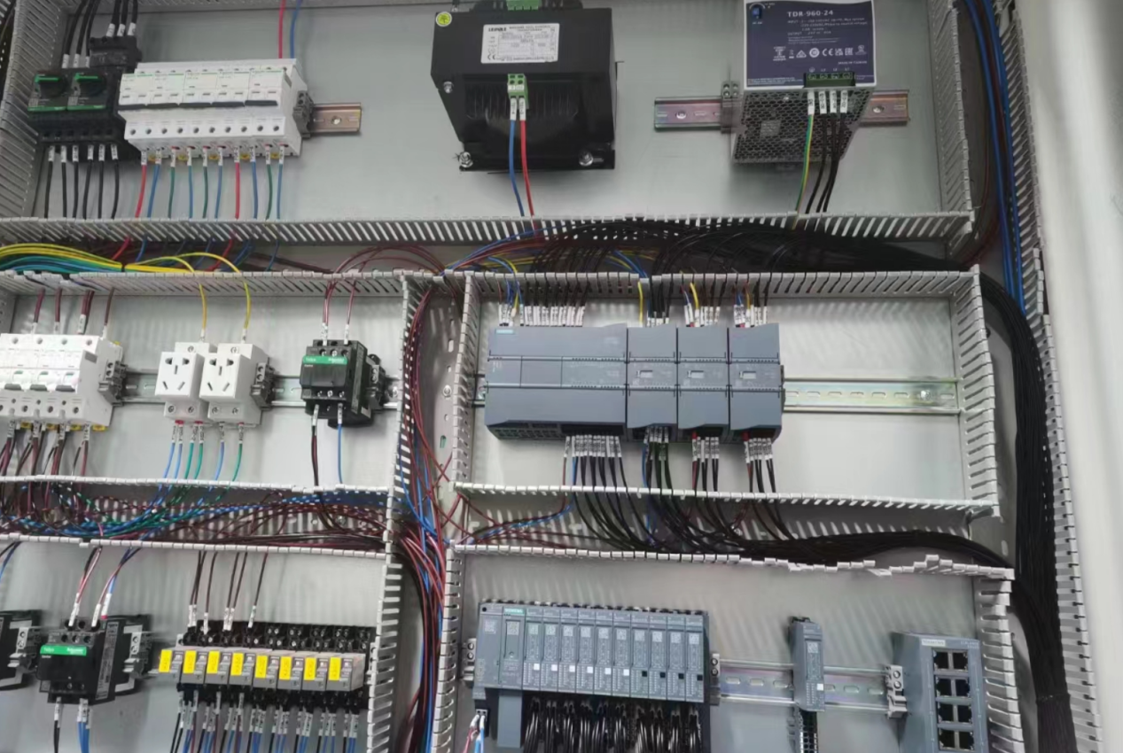 某精密装配自动化生产线西门子S7-1200 PLC通过Profinet转CCLINK智能网关与CCLINK协议伺服电机的多轴同步控制解决方案(图3)