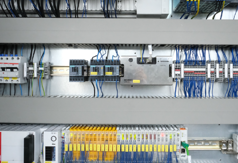 智慧港口倍福PLC和欧姆龙CJ2M系列PLC通过协议转换网关进行通讯去控制DeviceNet从站设备案例(图3)