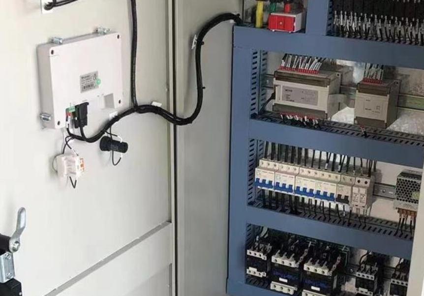 欧姆龙CPM1A系列PLC借助以太网模块同时与上位机和触摸屏，变频器高效通讯案例(图3)